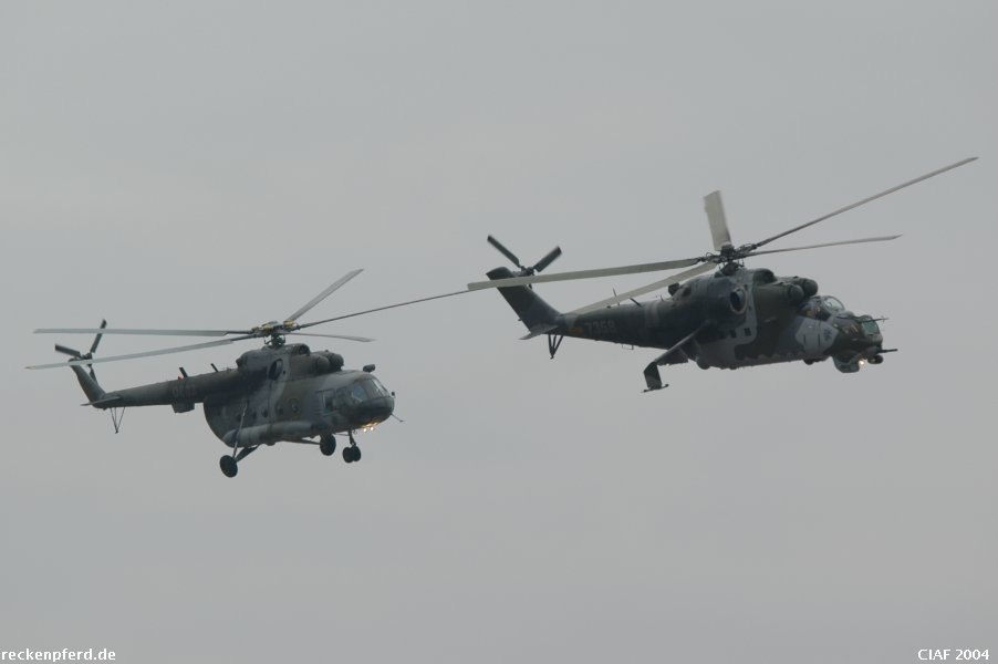 Mil Mi-24V 7358 und Mil Mi-17 0803
