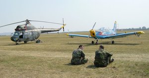 Mil Mi-2 und Zlin Z-142C-AF