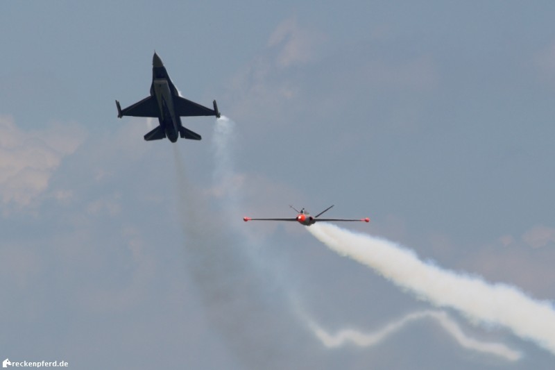 F-16 und Fouga Magister